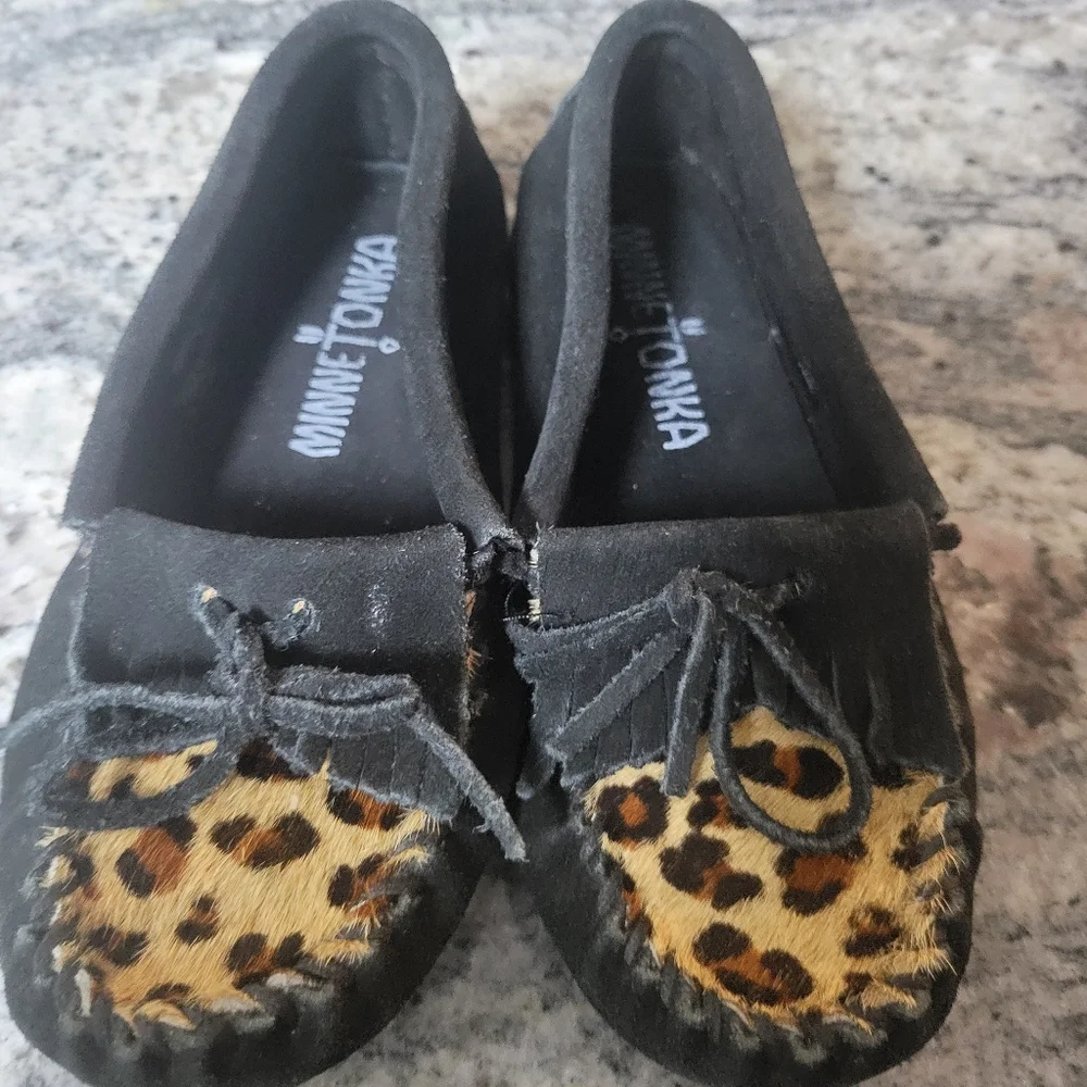 Little Girls Minnetonka‎ moccasins Size 11